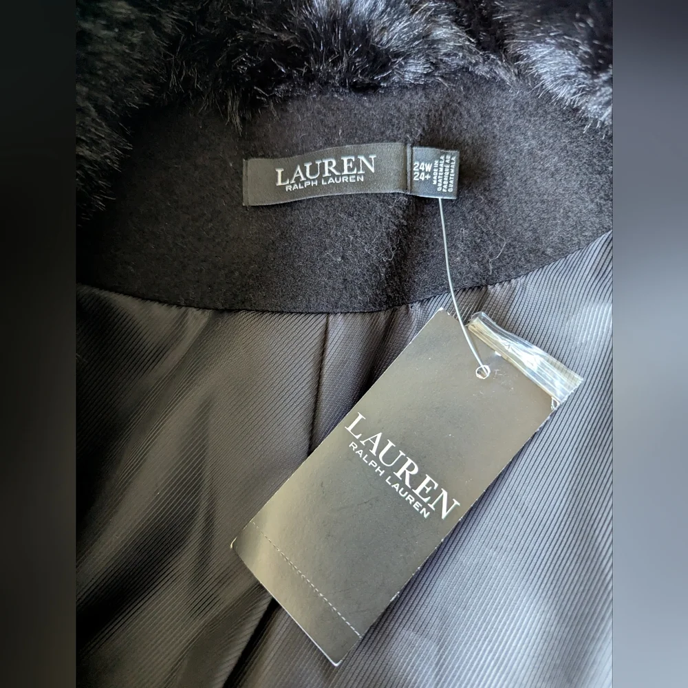 Elegant Black Coat with Faux Fur Collar - Picture 7 of 10